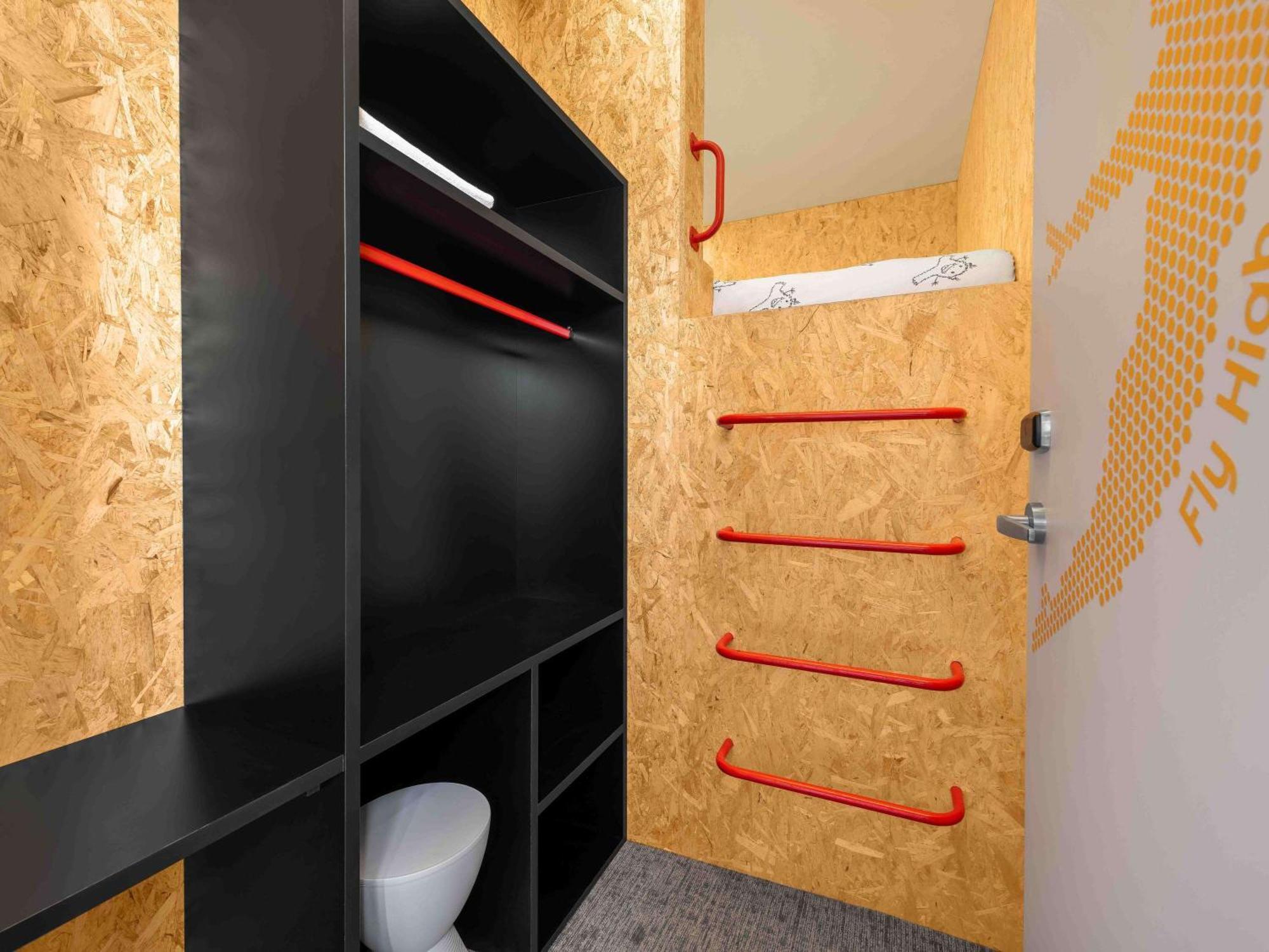 Ibis Styles The Fuzzy Log Hostel Ljubljana