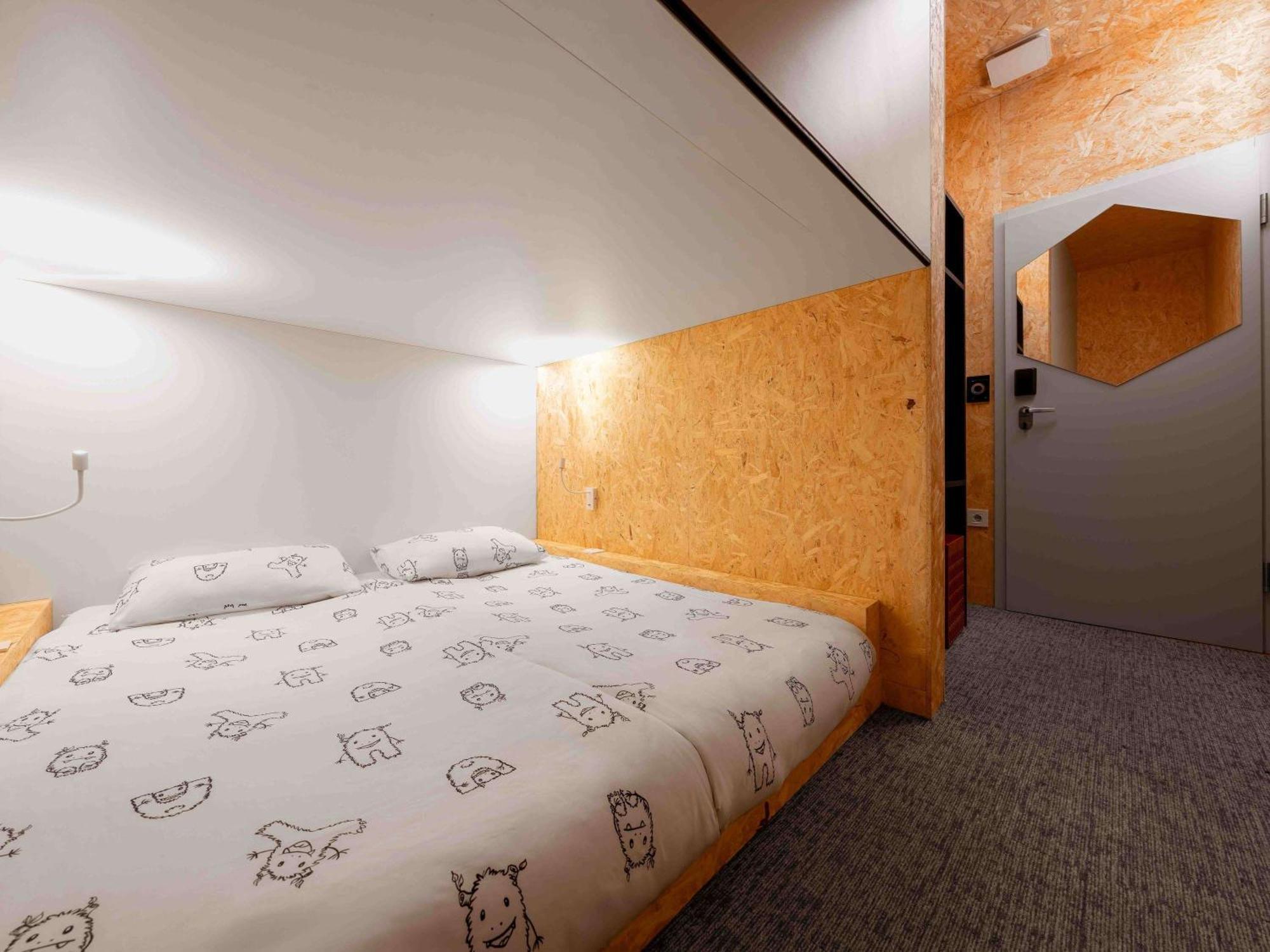 The Fuzzy Log Hostel