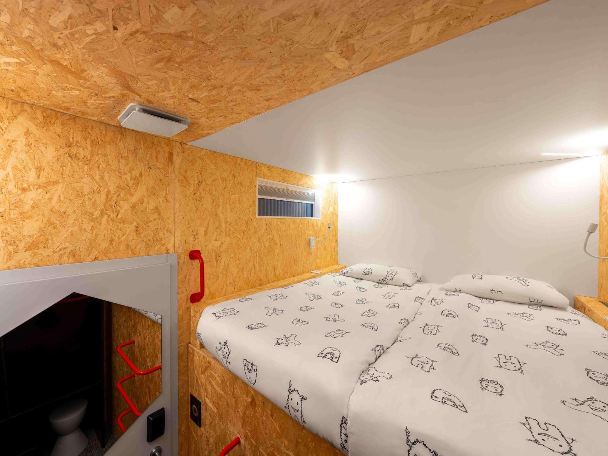 The Fuzzy Log Hostel